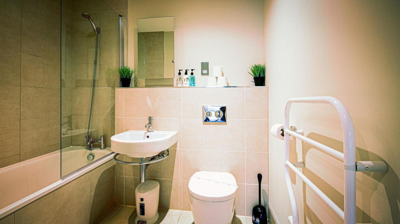 Superb City Center 1 Or 2 Bedroom Apts King Bed Southampton Extérieur photo