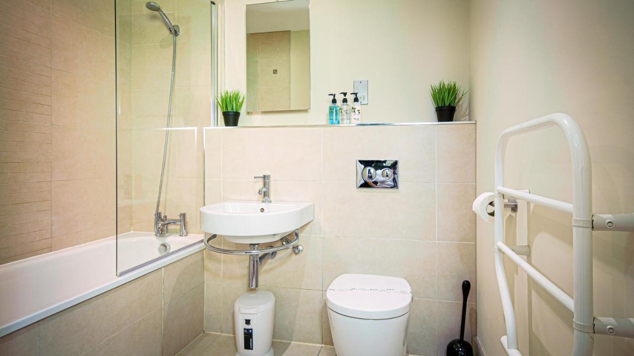 Superb City Center 1 Or 2 Bedroom Apts King Bed Southampton Extérieur photo