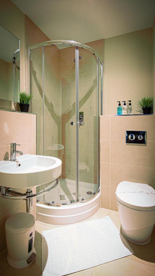 Superb City Center 1 Or 2 Bedroom Apts King Bed Southampton Extérieur photo